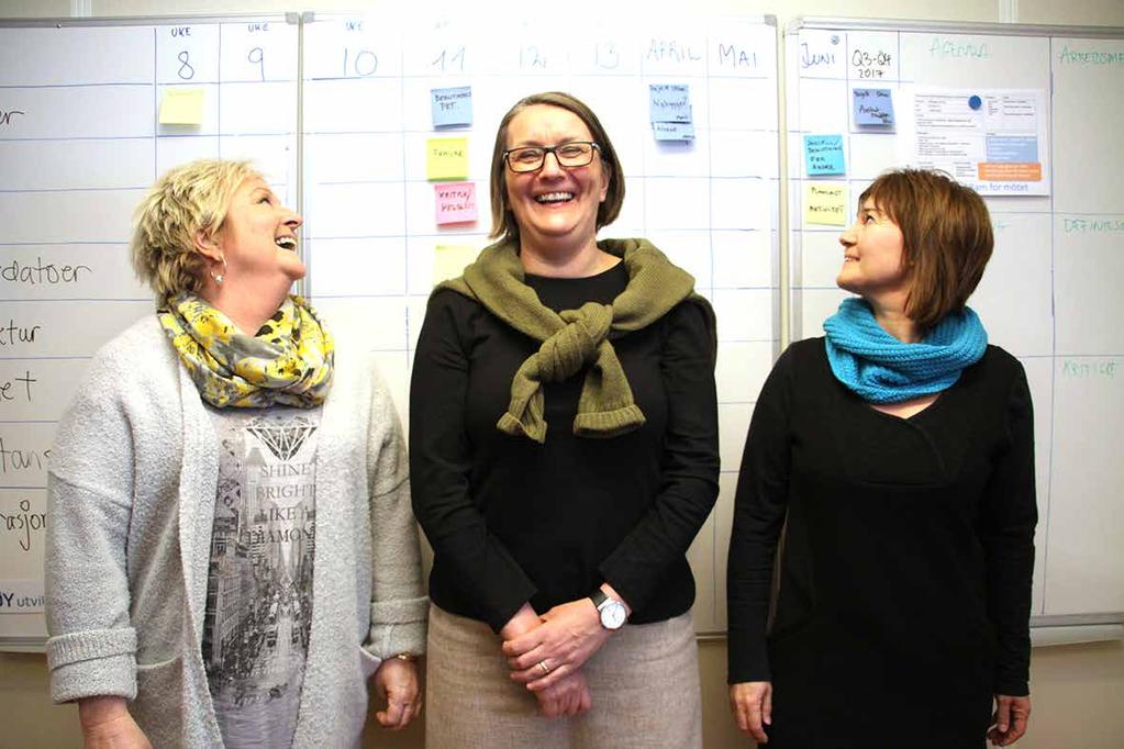 Ulla Simonsson (i midten) roser aktørene i Kompetansehuset Meløy for å være engasjert og nysgjerrig når de nå skal ta i bruk Lean-prinsippene for veltrimmet produksjon.