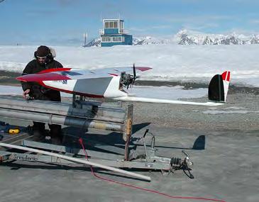 Cryowing Explorer. Foto: Rune Storvold. Cryocopter Norut har mange ulike helikoptre av multirotortypen fra 1 20 kg med nyttelastkapasiteter fra 200 gram til 5 kg og flytid fra 5 til 30 minutter.