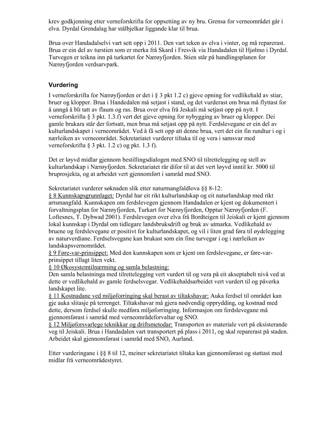 krev godkjenningetterverneforskriftafor oppsettingav ny bru. Grensafor verneområdetgåri elva.dyrdal Grendalagharstålbjelkarliggandeklar til brua. BruaoverHandadalselvivart settoppi 2011.