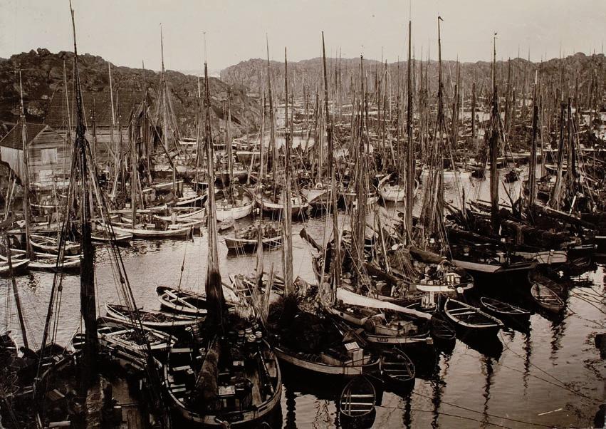 Havneutbygging i Florø. Foto: Dalsfjord Fyrmuseum Ringvesenet Staten merket og vedlikeholdt de offentlige fortøyningsringene.