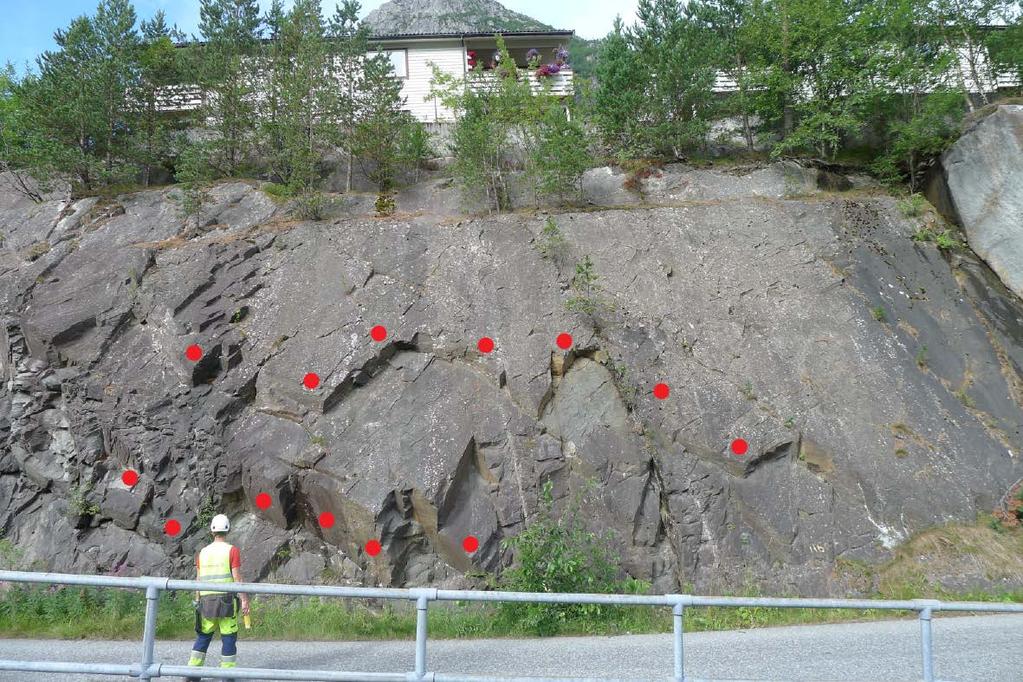 Figur 37: Lokalitet 42 se også neste bilde. Endeavslutning av flak må sikres.