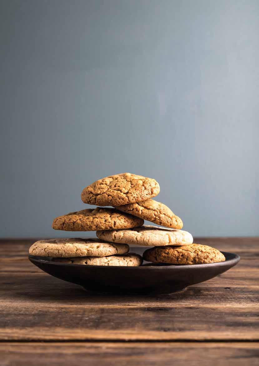 FULLKORN HAVRECOOKIES Søte, sprø og med en seig kjerne er disse havrecookiesene uimotståelig. Havrecookiesene er bakt med havregryn, havremel og kokossukker, litt sunne og veldig gode.