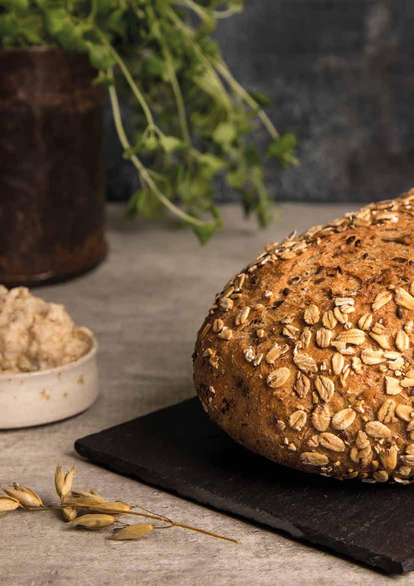 GRØTBRØD Ingredienser Vann Møllerens Havregryn, lettkokte Gresskarkjerner Linfrø 2500 g 500 g 400 g 400 g Bruk havregrøt i brøddeigen, det gir høyt vanninnhold og saftige, gode brød!