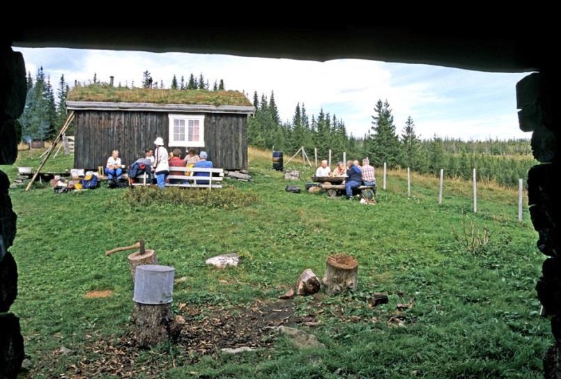 Post nr. 2: Fossansetra Fossansetra Veibeskrivelse: Kjør til Innbygda og sving av innover mot Skarvan og Roltdalen nasjonalpark. Bomavgift ved Kjeldstadfossen. Avgift kr.