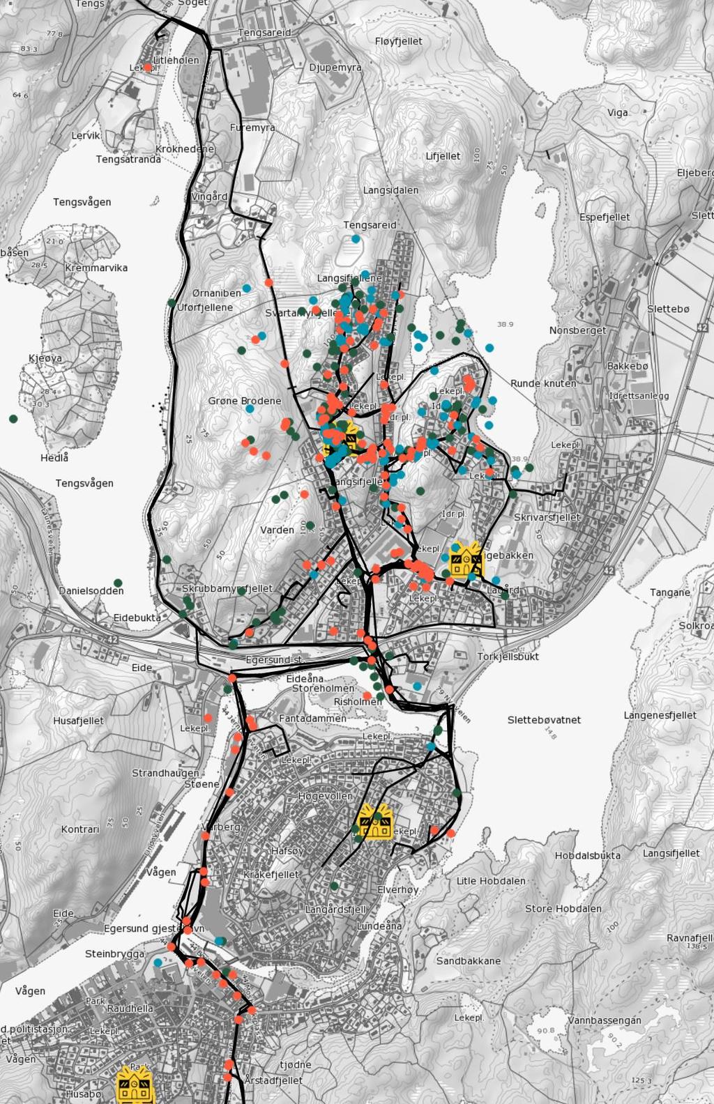 Figur 5: Barnetråkkregistrering fra 4. og 7. klasse på Grøne Bråden skole. Veiene de har registrert er svarte streker.