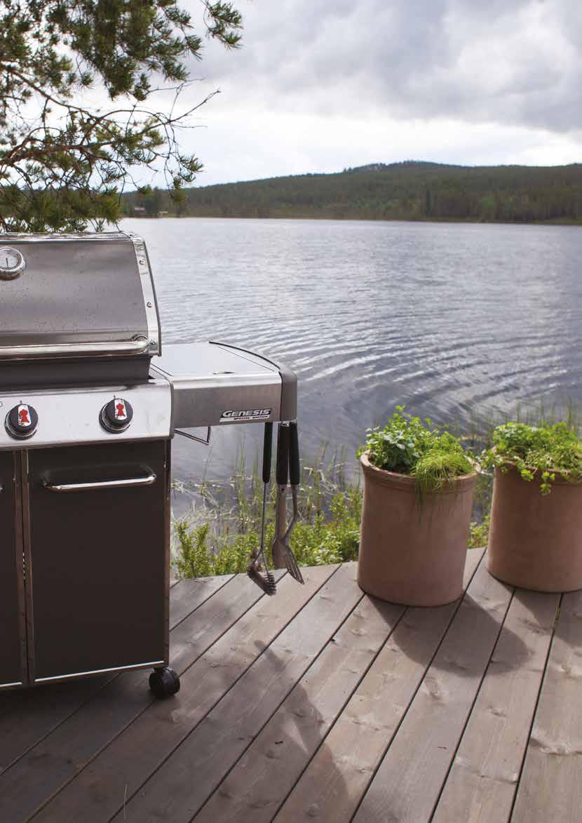 Selv om rillet side er A-side på de grå terrassebordne er det ingen ting i veien for å bruke glatt side opp dersom du ønser det og bordene er fine som vist på bildet.