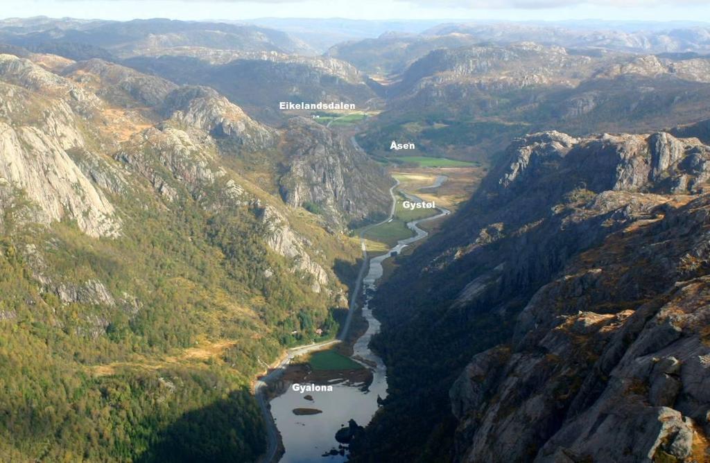 4 Områdebeskrivelse Hellelandsvassdraget ligger helt nordøst i Eigersund kommune. I nord tangerer nedbørfeltet grensen mot Bjerkreim kommune, i øst går grensen ca.