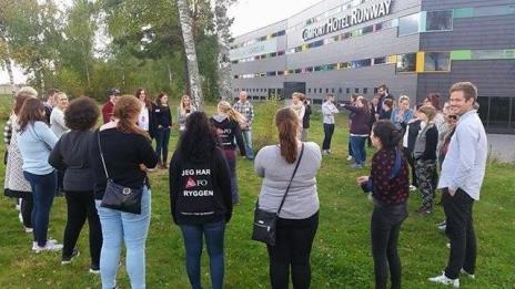 studenter og yrkesaktive profesjonsutøvere. Sylvia Eskedal og Gunnhild Hodnekvam deltok fra FO- Studentene HiB.