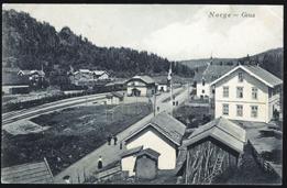 SÆTER STATION med folk (JHK 706). Postgått til Sverige 1919, kv. 1-2. Uvanlig. F 4201 1 EVANGER. VOSSEBANEN. Flott kolorert kort (NK 1350), ubr., kv. 1. 4202 2 FAGERNES STATION med reisende i 1920 (Normann 121), frankert med 15 øre 250 løve og stpl.