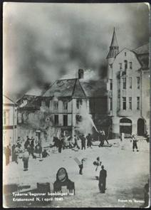 Obj.nr. 4426 1/2 VADLA, Ryfylke. Meget uvanlig motiv med litt av bebyggelsen og kaianlegg fra sjøsiden (Johs Floor), stpl. Stvngr 1936, kv. 1-2. x 4427 18 småformat fra mest Haugesund og Stavanger.