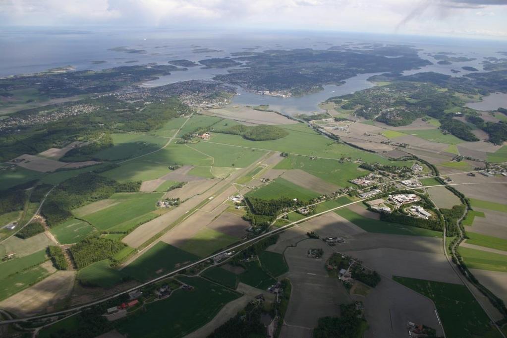 - Åpen Rapport Støysoner etter T-1442/2012 for Tønsberg flyplass, Jarlsberg Forfatter(e) Idar Ludvig