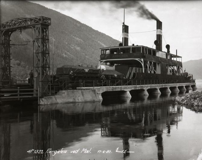 fra Menstad og senere fra kaianlegg på Herøya. Industrien knyttet også fylket til en global verden; 90 prosent av Hydros produksjon ble eksportert i 1920-årene.