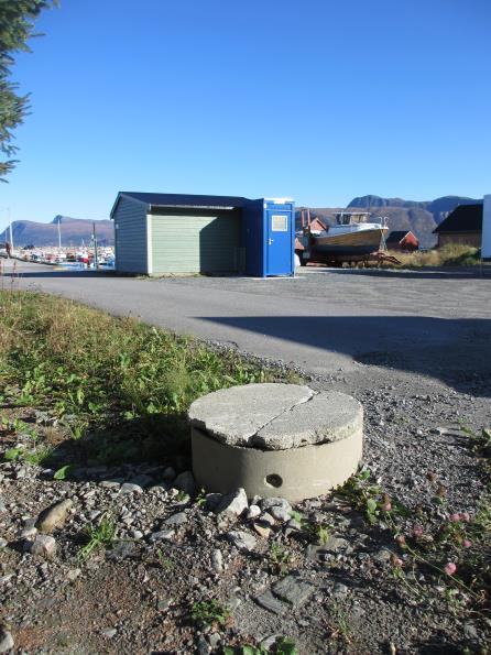 fjernast? Området toalettcontaineren er plassert på, er regulert til privat småbåtanlegg på land/privat veg.