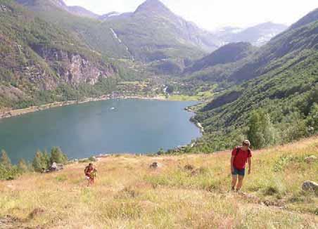 108 Stranda: Geiranger: Humlung: Skjorabakkane august 2005.