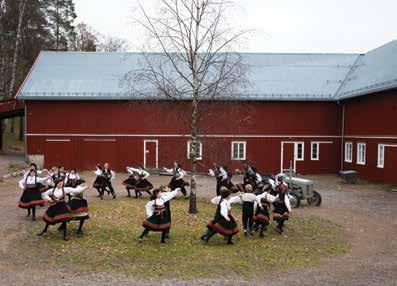 Utøvende dans, sang og musikk har i seg selv naturlig tilhørighet i diskusjonen om immateriell kulturarv. I tillegg har museets presentasjon av dansetradisjonen gjennom 100 år historisk verdi.