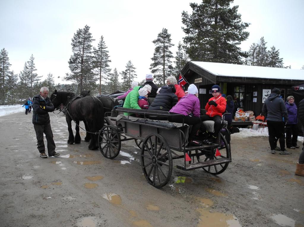 I Trysilknut fjellverden øst ble det også i 2017 arrangert påskeskirenn ved Embrets kiosk. Værgudene hadde sørget for litt tileggssnø, men det var opphold under arrangementet.