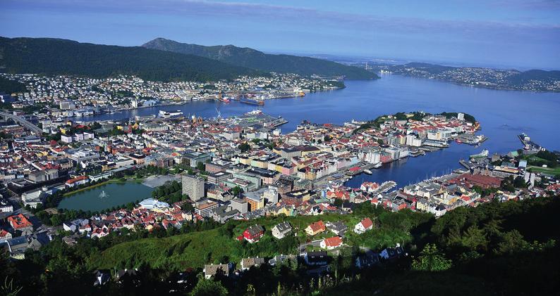 Stor Bibliotekar Oddvar Sørensen tok utgongspunkt i Handlingsplanen for Storlosjen Bjørgvin 2015 2018, der han hadde som overskrift: Hvordan kan losjens utfordringer takles.