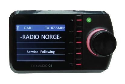 Uiversal Uiversal TINY 5C Tiy Audio C5 har forbedret elektroikk og et større fargedisplay, e sie forgjegere i C-serie og hadsfree-fuksjoe har iebygget mikrofo.