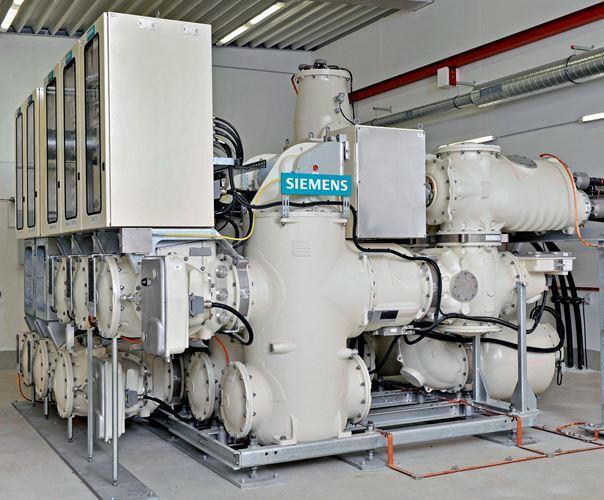 Siemens SF 6 -anlegg type 8DN8 for 145 kv/40 ka (SF 6 er både isolasjons- og brytermedium) Switchgear type 8DN8 Rated voltage up to 145 kv Rated frequency 50/60 Hz Rated short-duration