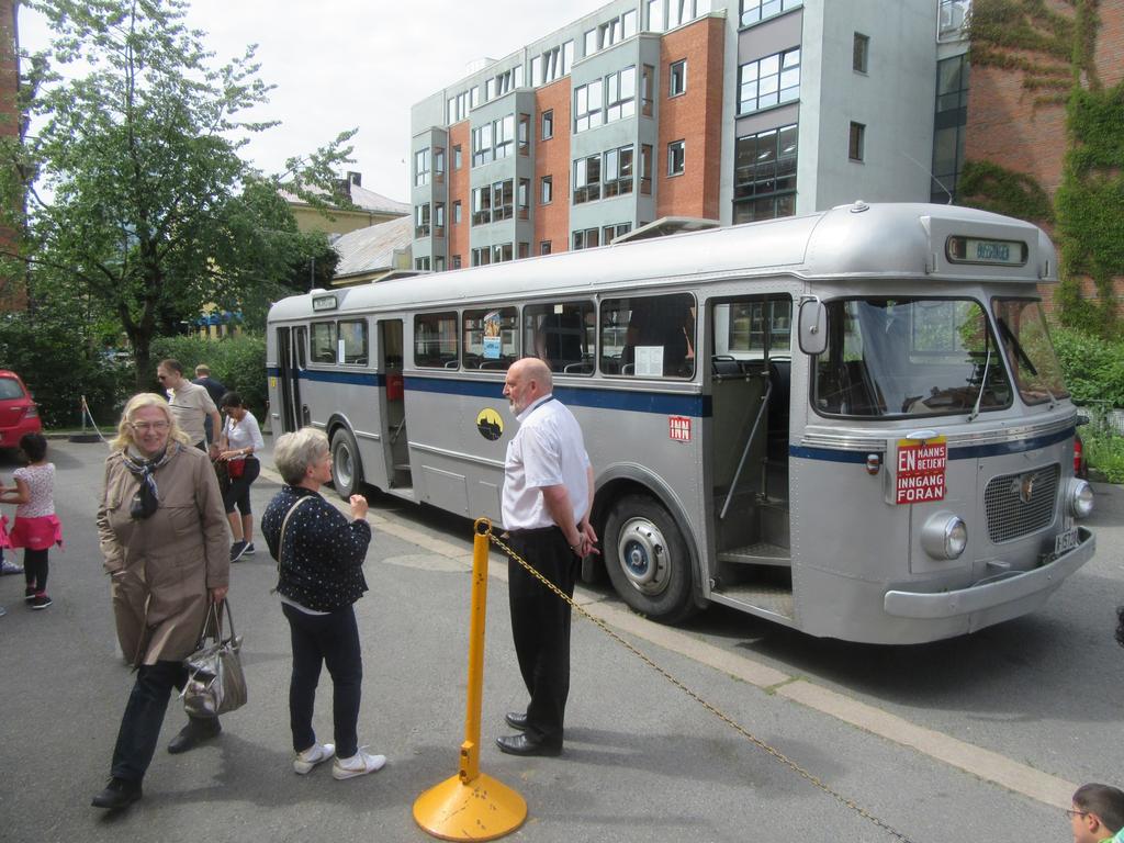 Bussen fikk et elektrisk havari som gjorde det nødvendig å tilkalle veihjelp. Skifte av dårlige kabler er utført på dugnad. RBT 4 Bussen har i år fått oppleve å kjøre i «ødemarka».