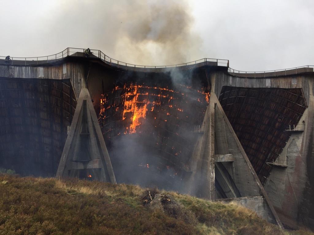 Side 3 Figur 1 Ulykke brann i frostvegg på flerbuedam (foto: Agder Energi AS) 4) Lekkasje i dam: 2. Ingen av lekkasjetilfellene er angitt som kritiske.