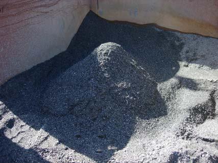 - 27 - Figur 10: Utskilt fin grus i container Figur 11: Utskilt sand i container 14 KOST-NYTTE ANALYSE FASE 1 OG FASE 2. (MUDRING OG STABILISERING). (Rapport 2003-016