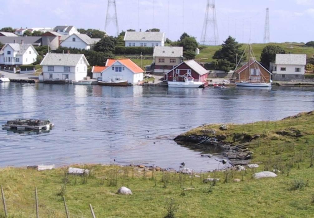 2.2.4 Leiasundet I Leiasundet er det selve sundet mellom Krossøy, Hellesøy og Longøy som er sentrum av landskapsområdet, der de tre øyene danner naturlige vegger for bebyggelsen som ligger mot sundet