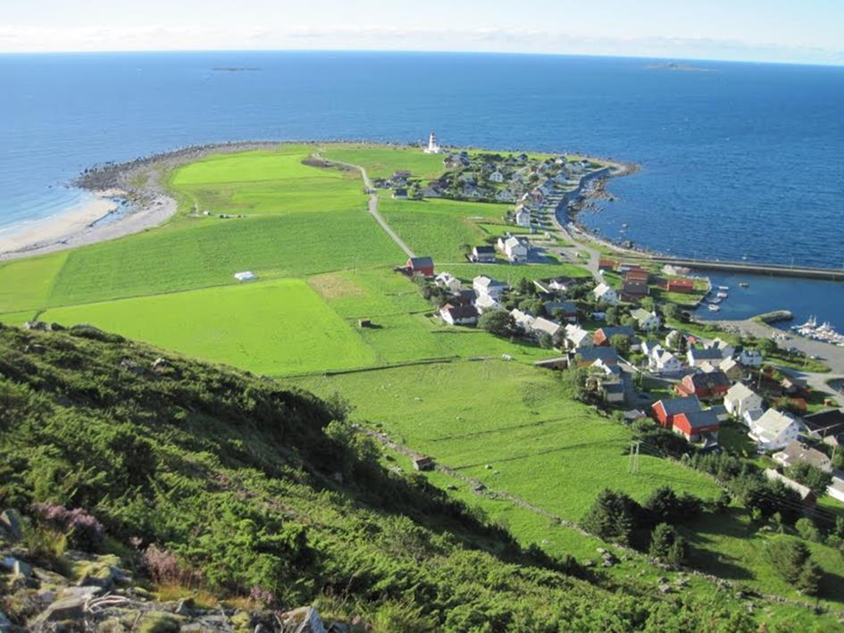 3.8 Alnes på Godøya, Møre og Romsdal Alnes på Godøya, Giske kommune, Møre og Romdsdal Landskapstype Kyst- og øylandskap med fiskevær og beitemarker Landskapsregion Jordbruksregion Areal 20