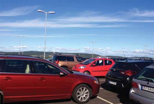 Gate - Tunnel Lumadina HST E27 HST E40 Armaturhus og festeklips i støpt aluminium, pulverlakkert RAL 7035. Avskjerming i plant herdet glass og festebøyle i galvanisert stål.