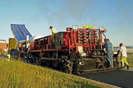 Repaving Ved repaving forvarmes og mykgjøres det eksisterende dekket og skrapes sammen til en streng. Deretter blandes denne massen og omfordeles i tverrprofilet.