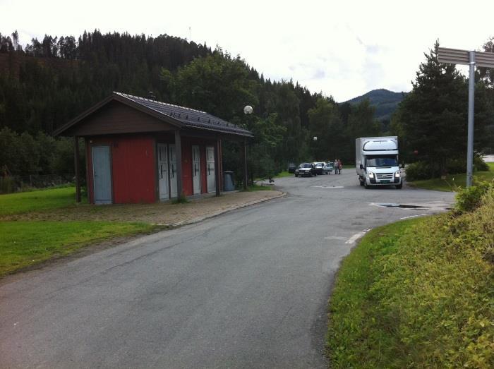 Fjerning av søppel i vegkanter og skråninger er en typisk våraktivitet som gjennomføres når snøen er forsvunnet.