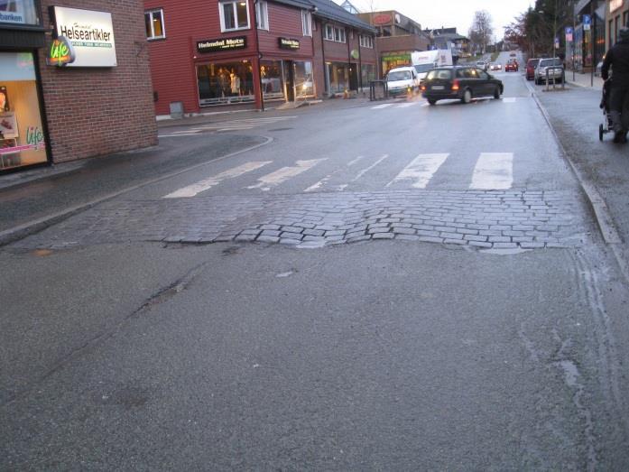 Dette gir en god markering, men kan være en utfordring ved reasfaltering og snørydding.