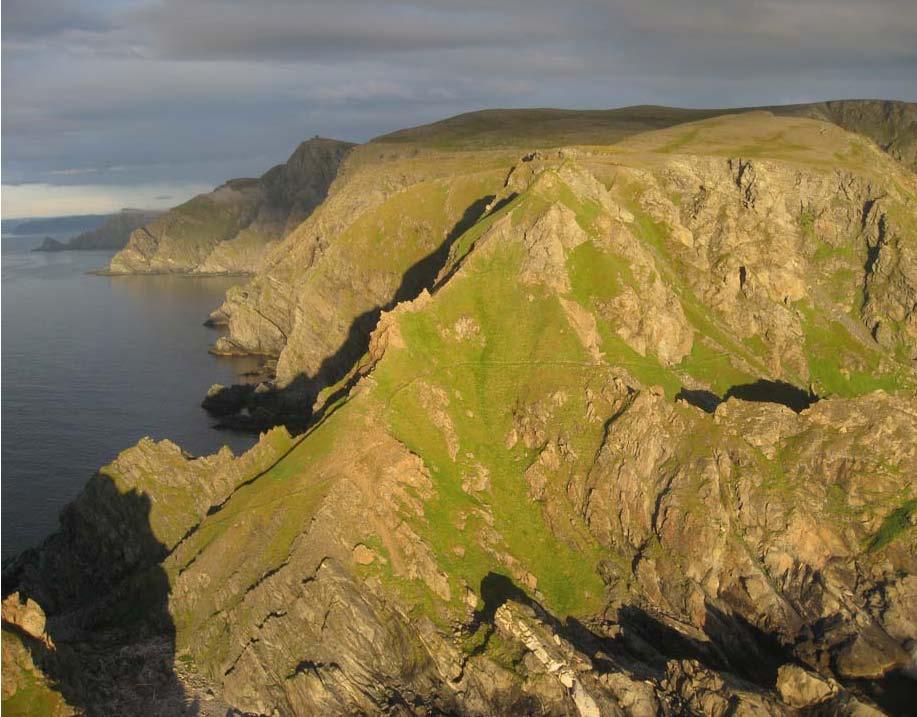 Fyrvokterveien på Tarhalsen, - Nordre Sørøya Fyr vokterveien på Tarhalsen ble bygget i 1932-33 av