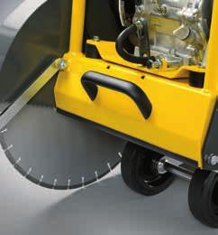 Bred hjulavstand med store hjul for en stabil kjøreposisjon.