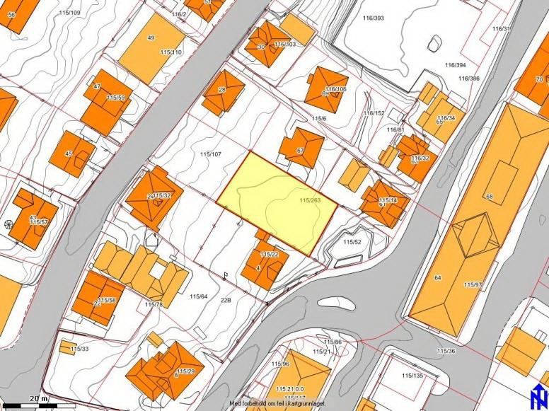 3, det er og mogleg å gå via grøntarealet frå parkeringsplassen i gate 2. Det er ei trapp som går opp mellom dei to parkeringsplassane til grøntområdet nedafor men det er ikkje opparbeidd gangvei.