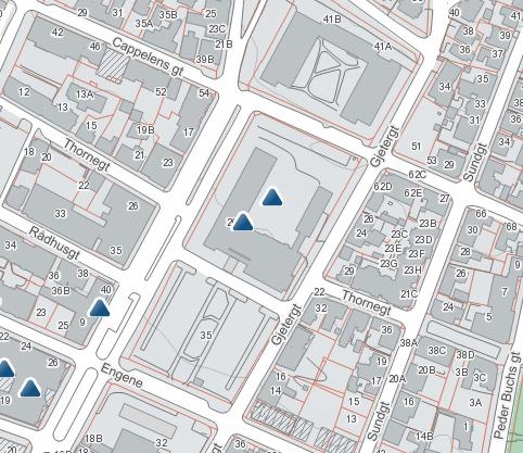 Figur 1: Drammen tinghus med antenner fra Teliaonera Norge A og Telenor Norge A. 1.4 Måleutstyr Målingene er utført med spektrumanalysator og antenne med kjent antennefaktor.