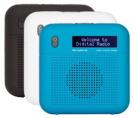 ELEKTRONISKE GAVER 652172 TINY DAB M3 Lekker digitalradio, kompakt og robust konstruksjon, med gummiert overflate. Med 220V adapter, også batteridrift, 4 stk AA batterier, (ikke inkludert).