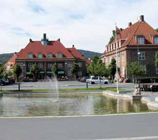 deler av Bryggen i Bergen, Ullevål Hageby, og Veldre kirke i Ringsaker.