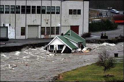 Januar 2006 12/1: 27 meter bølger målt