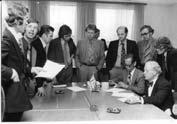 13. júní 1975 voru kjarasamningar undirrita ir. F.v. Magnús L. Sveinsson, Júlíus Valdimarsson, Gu mundur H. Gar arsson, Brynjólfur Bjarnason, Skúli Pálmason, Kristján Ragnarsson, Gunnar J.