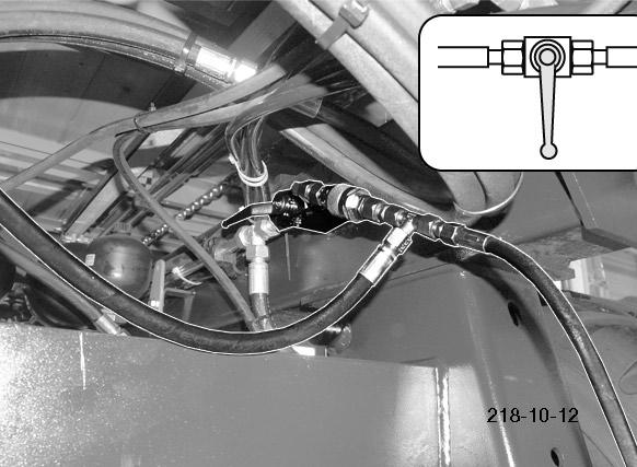 HYDRAULISK UDERSTELL Innstilling og første igangsetting Innstilling og kontroll av det hydrauliske understellet 1) OBS! For å gjøre dette må stengekraner (1) under lessevognen aktiveres.