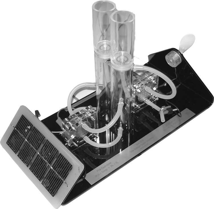 4. Energikonvertering Figur 1: Solcelle, elektrolysecelle, gasslager og brenselcelle montert sammen.