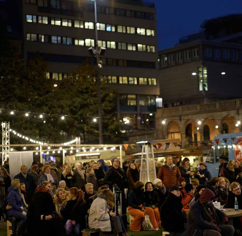 Mye lam på MatPrat til hø Det var mange som hadde tatt turen til Youngstorget på ByLAM 2016. Foto: MatPrat MatPrat forbereder seg til en aktiv og viktig høst for omsetningen av norsk lam.