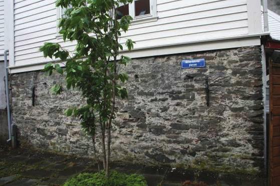 I 2001 startet Byantikvaren et forprosjekt for å kartlegge steinkjellerne i Bergens historiske bykjerne (saksnr.: 200006611-43).