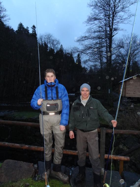 A Hjemmen har gjennomgått Grong videregående skole og lært og praktisert fiskeforvaltning, spesielt hvor fisk skal behandles og settes ut igjen.