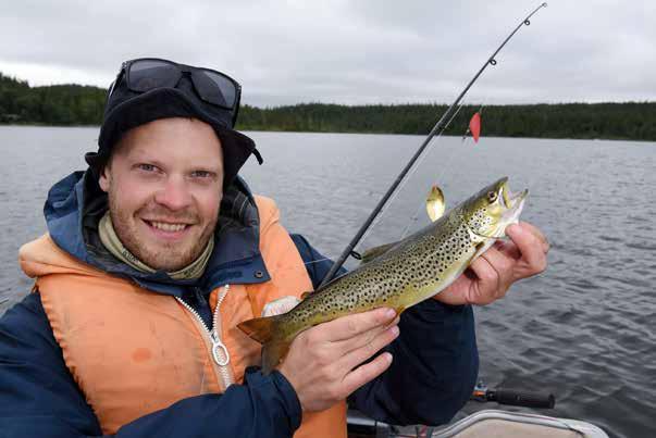 Fiskekort: snasafjellstyre.no Spennende vassdrag Grøningen (467 moh.) er en utpreget båtsjø, sju kilometer lang og én kilometer på det bredeste.