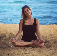 Hawaii YOGAREISE TIL TROPISK ØYPARADIS MED UTFLUKTER OG STORBY HØYDEPUNKTER Ferie på Hawaii Palmestrender Yoga i soloppgang Waikiki Beach og surfeparadiset