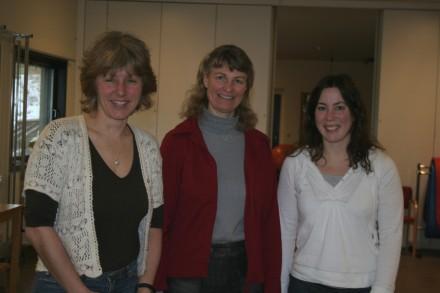 Paula Brouwer, Silje Stengeland og Anne-Marie Solberg er ivrige fysioterapeuter som gleder seg til å dele sin kunnskap med sykehjemsansatte. Diana Toro var ikke til stede da bildet ble tatt.