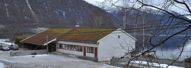 5.1 Fjordtun oppvekstsenter Fjordtun oppvekstsenter ligg på Torsnes, om lag 21 km frå Balestrand sentrum.