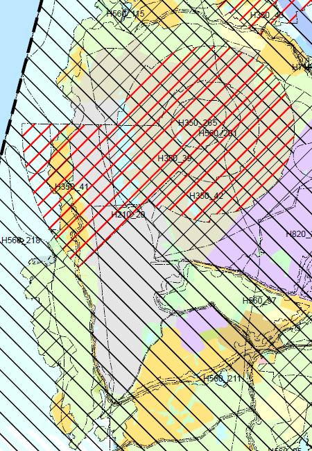 Forsvaret har tidligere hatt et ammunisjonslager på Storrinden. Det er derfor i kommuneplanens arealdel vist Fareområde - "Brann- og eksplosjonsfare" (H350) med ulik faregrad utover fra dette punktet.